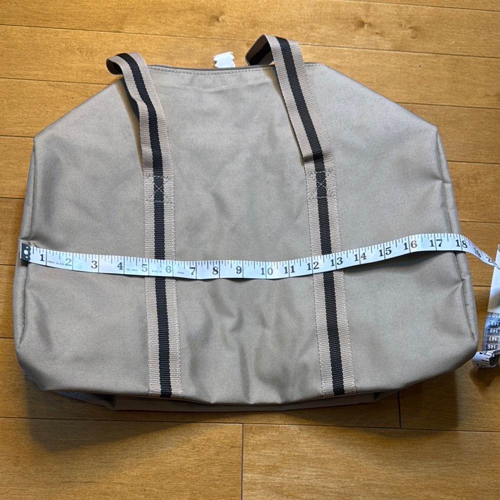 NWOT DSW Beige Tote Bag with Black Straps - Picture 3 of 4